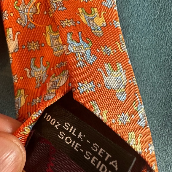 Ferragamo elephant and horse print orange tie 100% silk - Picture 3 of 3